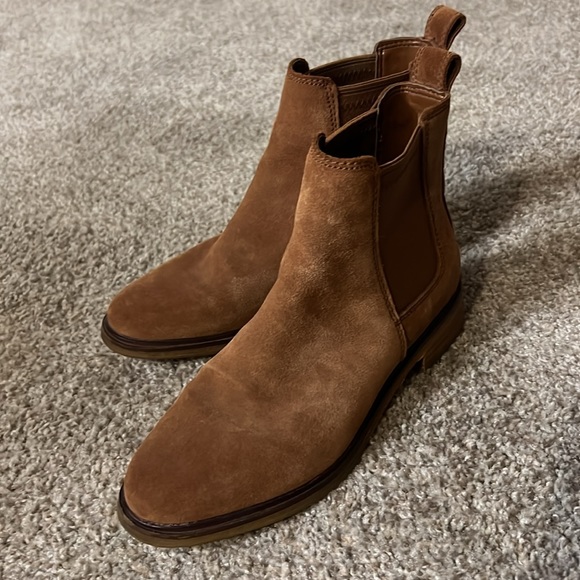 Like new Clarks suede boots - Picture 3 of 5